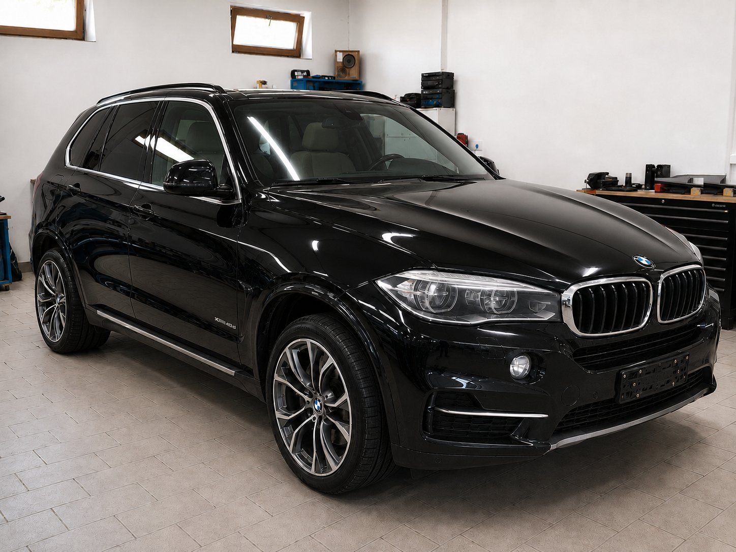 Leštění laku Odolena Voda u Prahy - černé BMW X5 po leštění s hlubokým leskem