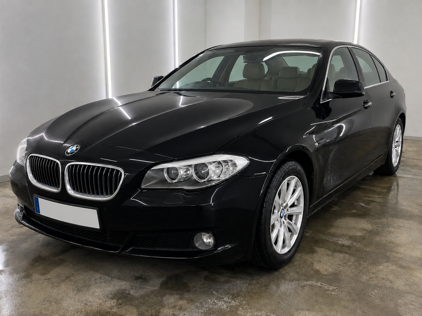 Příprava auta na prodej Odolená Voda u Prahy - černé BMW po čištění a leštění